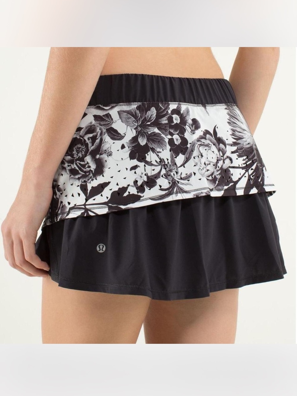 Lululemon sz 8 In A Flash Skirt Brisk Bloom Black White vintage 2013 y2k retro